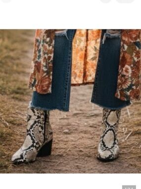NEW Market & Spruce Snakeskin Ankle Boots size 6.5 Chunky Block Heel BOHO